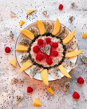Drachenfrucht-Mango-Bowl