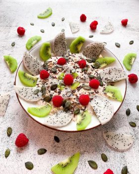 Drachenfrucht-Kiwi-Bowl