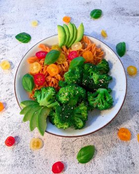 Rote Linsennudel Bowl