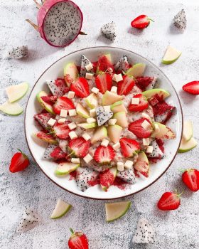 Drachenfrucht-Erdbeer-Bowl