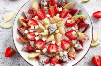 Drachenfrucht-Erdbeer-Bowl