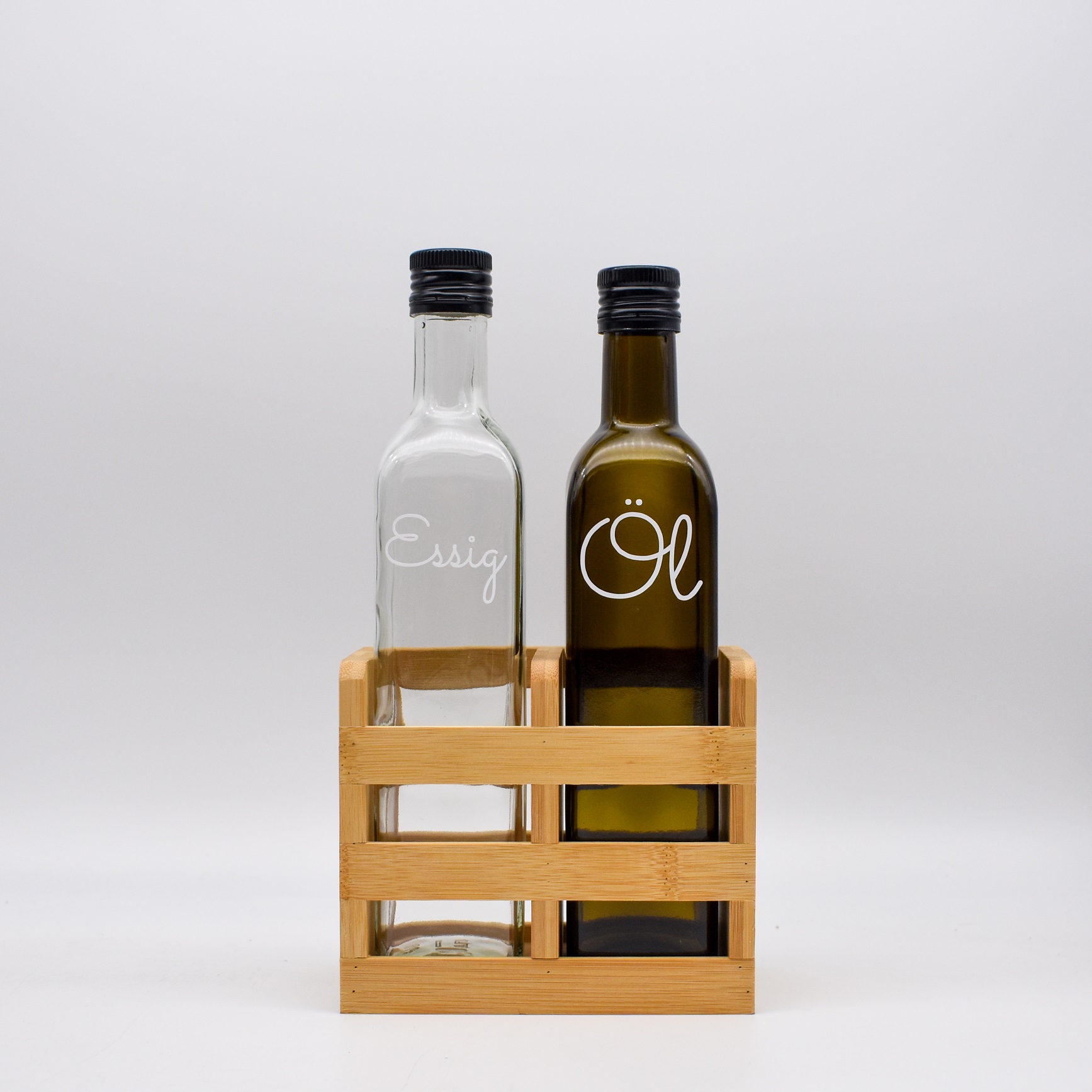 Essig Öl Set mit Bambus-Behälter - 2 Edelstahl-Ausgießer und 2 Deckel in  Schwarz - Olivenmax - Dein Onlineshop für Olivenöl!