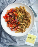 Pasta mit Pulled Turkey und Beilagensalat